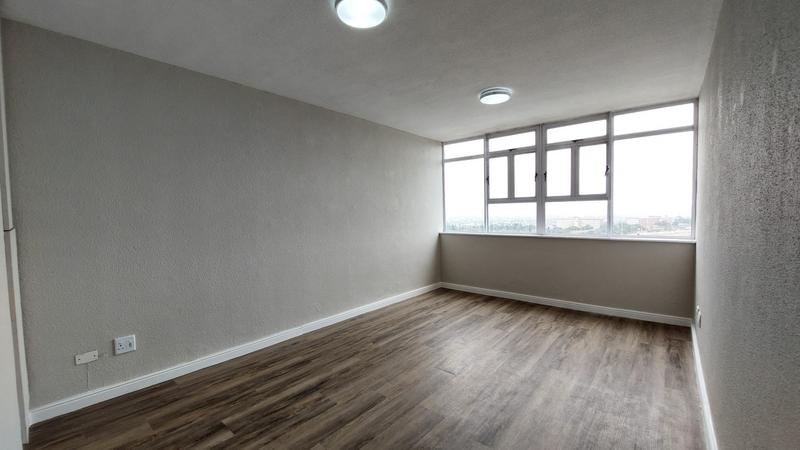 1 Bedroom Property for Sale in Loevenstein Western Cape